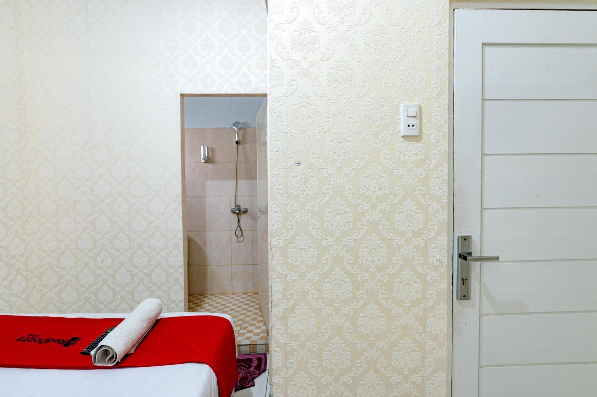 Hotel Reddoorz Near Rsud Dr Pringadi Medan 3 Exterior foto