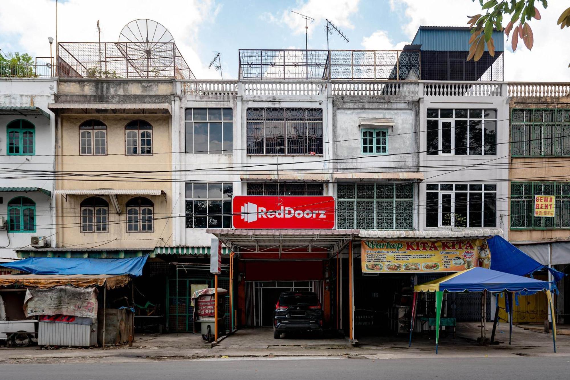 Hotel Reddoorz Near Rsud Dr Pringadi Medan 3 Exterior foto